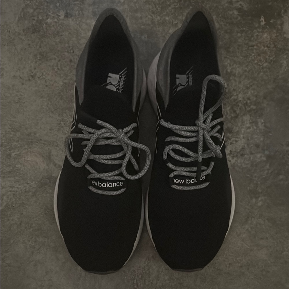 New Balance Womens Fresh Foam ROAV V1